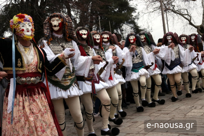 Experience the Carnival in Naoussa and the Tradition of "Genitsaroi and Boules" - Gastronomy Tours ethimo genitsaroi kai mpoules - Gastronomy Tours